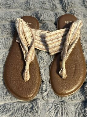 Skechers Tan/Brown Patterned Fabric Strap Sandals